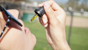 CBDは依存性がある？違法性や副作用について徹底解説